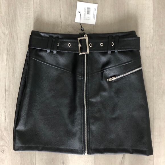 Missguided faux leather skirt with belt - Picture 2 of 2